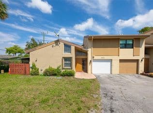 3-bedroom Condo — 3046 W Missionwood Ln #A-2, Miramar, 33025