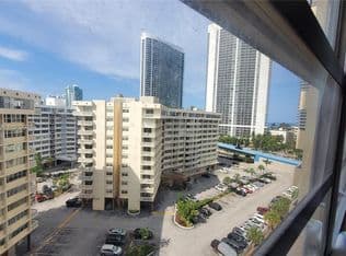 2+1 Condo — 1833 S Ocean Dr APT 1103, Hallandale Beach, 33009