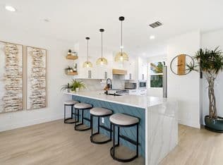 3-bedroom Townhouse — 1210 NE 11th Avenue, Fort Lauderdale, 33304