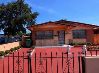 3+1 Müstakil ev — 6702 SW 25th Ter, Miami, 33155