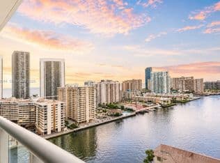2-bedroom Condo — 2602 E Hallandale Beach Blvd #R1905, Hallandale, 33009