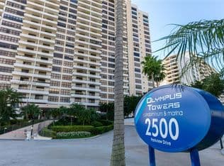 2+1 Condo — 2500 Parkview Dr APT 2317, Hallandale, 33009