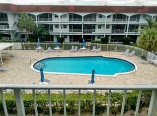 2-bedroom Condo — 581 Blue Heron Dr APT 315B, Hallandale Beach, 33009