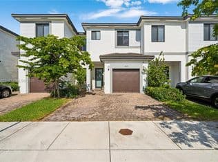 3-bedroom Townhouse — 13667 SW 157th Ct, Miami, 33196