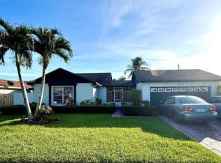 4-bedroom Single-Family Home — 15622 SW 142nd Ct, Miami, 33177