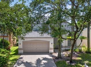 4-bedroom Single-Family Home — 6702 NW 80th Manor, Parkland, 33067