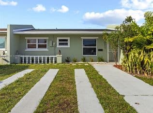 2-bedroom Townhouse — 10017 SW 23rd Ter, Miami, 33165