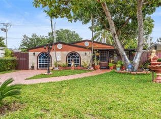 3+1 Müstakil ev — 1223 NE 182nd St, North Miami Beach, 33162