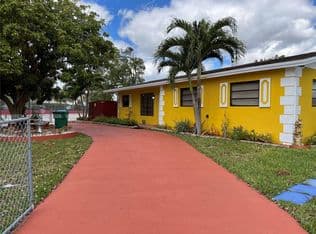 4+1 Müstakil ev — 12135 SW 182nd Ter, Miami, 33177