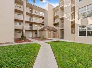 2+1 Condo — 9480 Tangerine Place #102, Davie, 33324