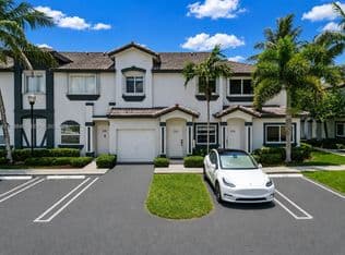 4-bedroom Townhouse — 2222 SE 24th Pl #2222, Homestead, 33035