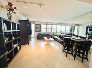 1-bedroom Condo — 100 Lincoln Rd #1034, Miami Beach, 33139