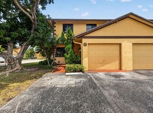 3+1 Townhouse — 1130 NE 210th Ter, Miami, 33179