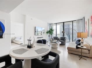 2-bedroom Condo — 88 SW 7th St APT 1010, Miami, 33130