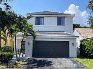 4-bedroom Single-Family Home — 1456 Sabal Trl, Weston, 33327