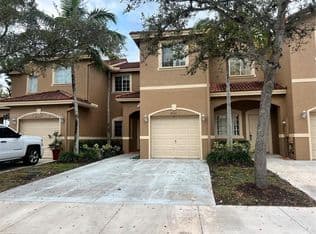 3-bedroom Townhouse — 8564 SW 214th Way, Cutler Bay, 33189