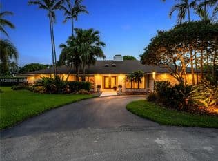 5-bedroom Single-Family Home — 12926 SW 104th Pl, Miami, 33176