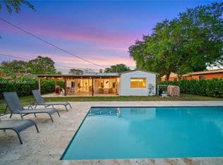 5+1 Müstakil ev — 1360 NE 138th St, North Miami, 33161