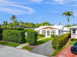 3+1 Müstakil ev — 8844 Abbott Ave, Surfside, 33154