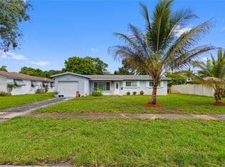 4-bedroom Single-Family Home — 4857 NW 8th Ct, Plantation, 33317
