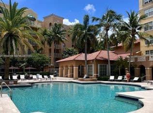 1+1 Condo — 19555 E Country Club Dr #8503, Aventura, 33180