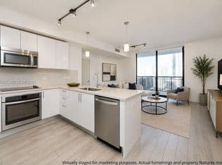 2+1 Condo — 999 SW 1st Ave APT 2402, Miami, 33130