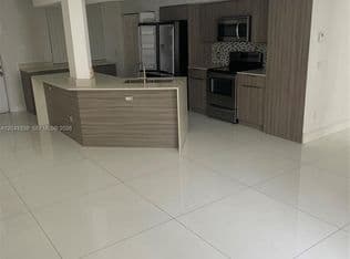 2+1 Condo — 3155 NE 184th St APT 8105, Aventura, 33160