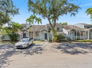 2+1 Müstakil ev — 2019 Winners Cir, North Lauderdale, 33068