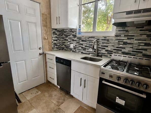 Apartment — 900 Pennsylvania Ave APT 11, Miami Beach, FL 33139