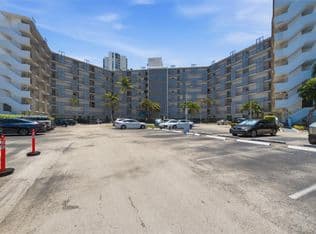 1+1 Condo — 3401 N Country Club Dr APT 804, Aventura, 33180