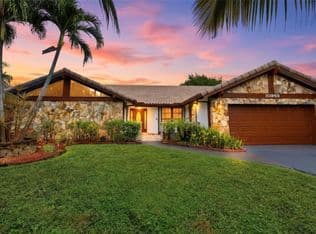 4+1 Müstakil ev — 10949 NW 1st Manor, Coral Springs, 33071