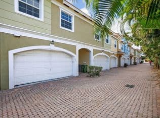 3-bedroom Townhouse — 3024 NE 5th Terrace #10, Wilton Manors, 33334