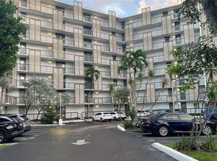 1+1 Condo — 20500 W Country Club Dr APT 117, Aventura, 33180