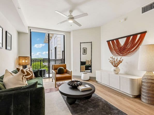 Alexan Roxy