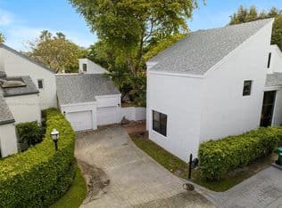 4+1 Müstakil ev — 20215 W Oak Haven Cir, Miami, 33179