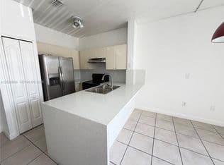 2-bedroom Condo — 7080 NW 177th St #20913, Hialeah, 33015