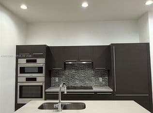 1+1 Condo — 7661 NW 107th Ave APT 813, Doral, 33178
