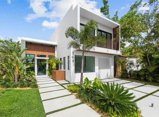5+1 Müstakil ev — 569 NW 44th St, Miami, 33127