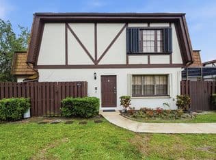 3+1 Townhouse — 105 Weybridge Circle #A, Royal Palm Beach, 33411