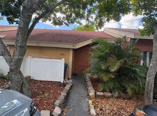 3-bedroom Townhouse — 2309 NW 55th Ave, Fort Lauderdale, 33313