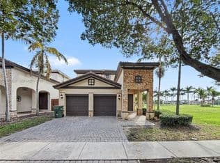 4-bedroom Single-Family Home — 363 NE 25th Ter, Homestead, 33033