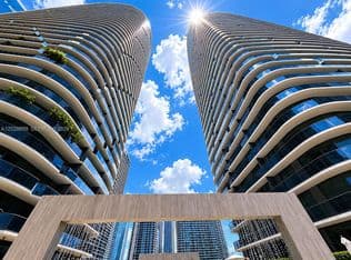 2+1 Condo — 45 SW 9th St APT 1506, Miami, 33130