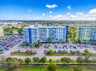 2+1 Condo — 4350 Hillcrest Dr APT 200, Hollywood, 33021