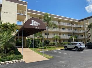 2-bedroom Condo — 4735 Lucerne Lakes Boulevard E #410, Lake Worth, 33467