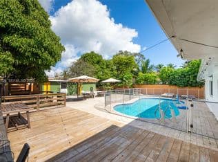 4+1 Müstakil ev — 1765 NE 145th St, Miami, 33181