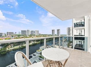 2+1 Condo — 3625 N Country Club Dr APT 1210, Aventura, 33180