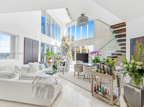 3-bedroom Condo — 60 SW 13th St APT 3200, Miami, FL 33130
