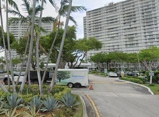 3-bedroom Condo — 3701 N Country Club Dr APT 207, Aventura, 33180