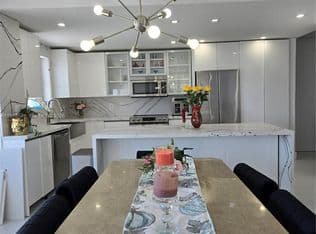 2-bedroom Condo — 2750 NE 183rd St #2205-T, North Miami Beach, 33160