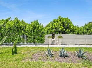 3+1 Müstakil ev — 12230 NW 22nd Ct, Miami, 33167
